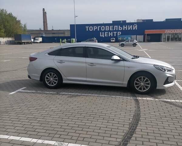 Хендай Соната, объемом двигателя 0 л и пробегом 265 тыс. км за 12000 $, фото 7 на Automoto.ua