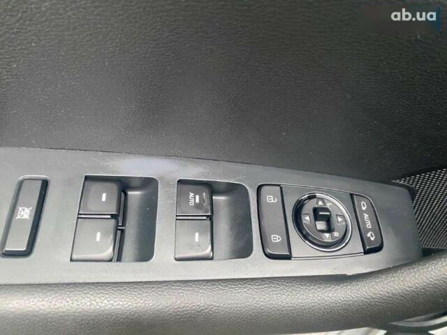 Хендай Соната, об'ємом двигуна 2 л та пробігом 335 тис. км за 10990 $, фото 6 на Automoto.ua