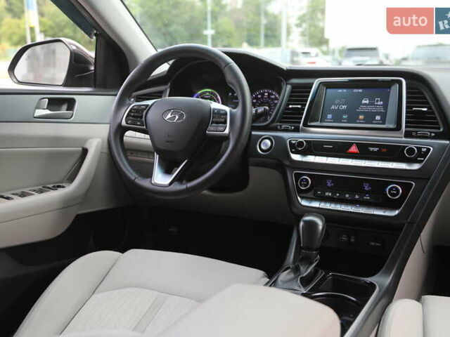 Хендай Соната, объемом двигателя 2 л и пробегом 95 тыс. км за 17500 $, фото 9 на Automoto.ua