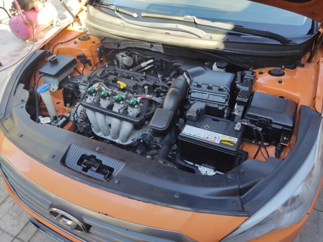 Желтый Хендай Соната, объемом двигателя 2 л и пробегом 500 тыс. км за 6500 $, фото 5 на Automoto.ua