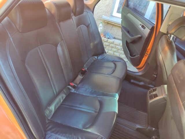 Желтый Хендай Соната, объемом двигателя 2 л и пробегом 500 тыс. км за 6500 $, фото 18 на Automoto.ua