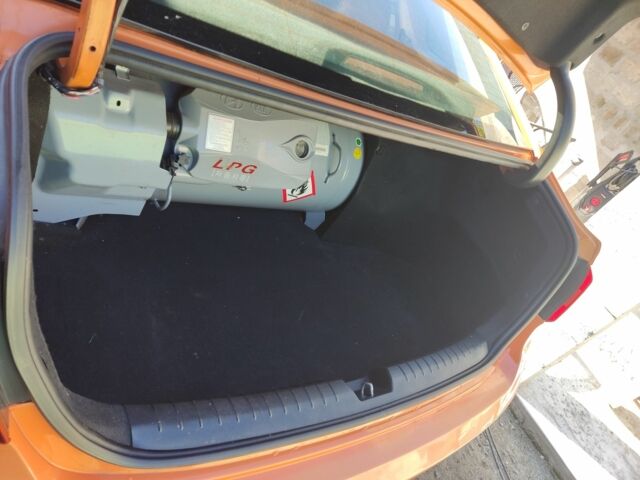 Желтый Хендай Соната, объемом двигателя 2 л и пробегом 500 тыс. км за 6500 $, фото 11 на Automoto.ua