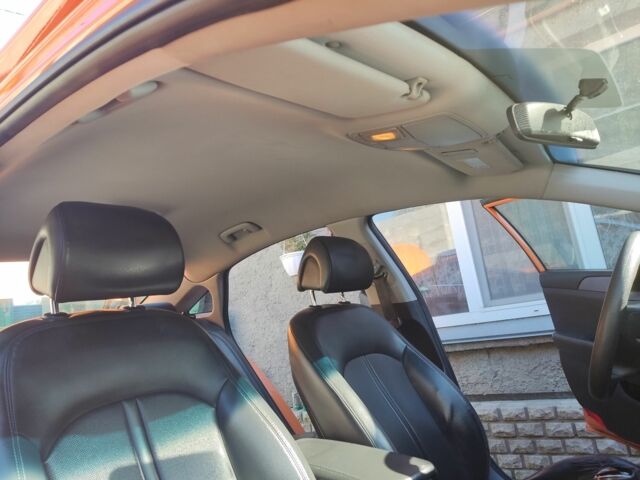 Желтый Хендай Соната, объемом двигателя 2 л и пробегом 500 тыс. км за 6500 $, фото 9 на Automoto.ua