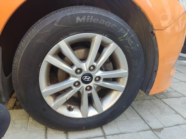 Желтый Хендай Соната, объемом двигателя 2 л и пробегом 500 тыс. км за 6500 $, фото 20 на Automoto.ua