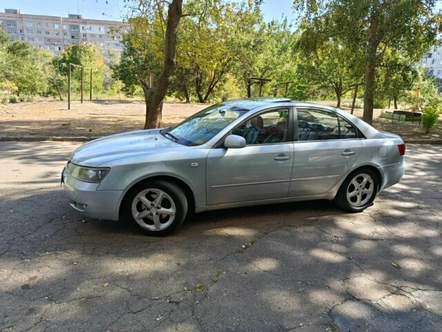 Хендай Соната 2006 в Славянске на Automoto.ua Серый Хендай Соната, объемом двигателя 2 л и пробегом 2 тыс. км за 3400 $, фото 1 на Automoto.ua