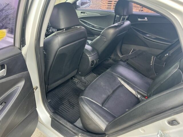 Серый Хендай Соната, объемом двигателя 2 л и пробегом 270 тыс. км за 6500 $, фото 18 на Automoto.ua