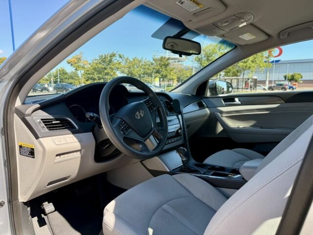 Серый Хендай Соната, объемом двигателя 2.4 л и пробегом 99 тыс. км за 9400 $, фото 2 на Automoto.ua