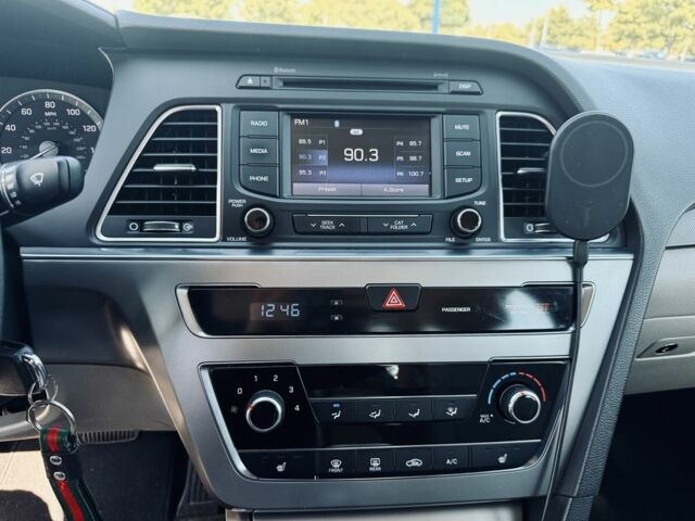 Серый Хендай Соната, объемом двигателя 2.4 л и пробегом 99 тыс. км за 9400 $, фото 4 на Automoto.ua