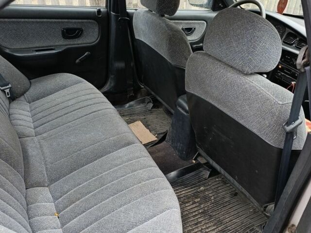 Серый Хендай Соната, объемом двигателя 2 л и пробегом 673 тыс. км за 1300 $, фото 5 на Automoto.ua