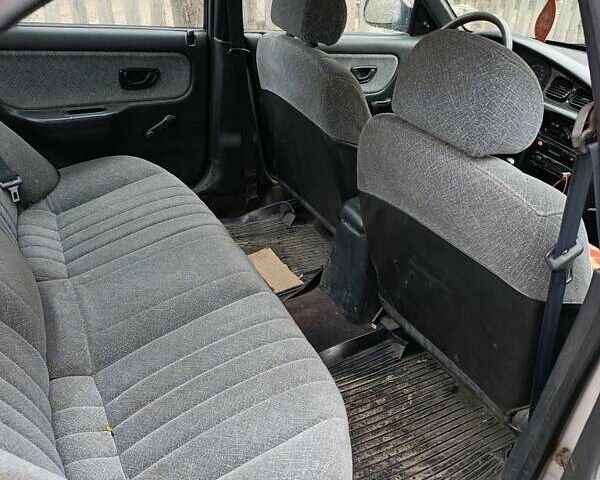 Серый Хендай Соната, объемом двигателя 2 л и пробегом 673 тыс. км за 1300 $, фото 4 на Automoto.ua