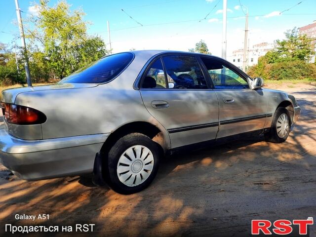 Сірий Хендай Соната, об'ємом двигуна 2 л та пробігом 200 тис. км за 1500 $, фото 5 на Automoto.ua