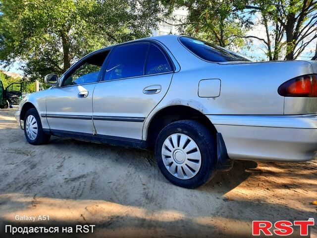 Сірий Хендай Соната, об'ємом двигуна 2 л та пробігом 200 тис. км за 1500 $, фото 3 на Automoto.ua