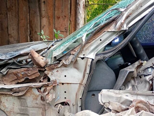 Сірий Хендай Соната, об'ємом двигуна 2 л та пробігом 187 тис. км за 1100 $, фото 8 на Automoto.ua