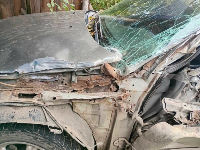 Сірий Хендай Соната, об'ємом двигуна 2 л та пробігом 187 тис. км за 1100 $, фото 4 на Automoto.ua