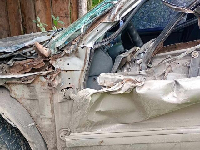 Сірий Хендай Соната, об'ємом двигуна 2 л та пробігом 187 тис. км за 1100 $, фото 7 на Automoto.ua