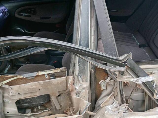 Сірий Хендай Соната, об'ємом двигуна 2 л та пробігом 187 тис. км за 1100 $, фото 15 на Automoto.ua