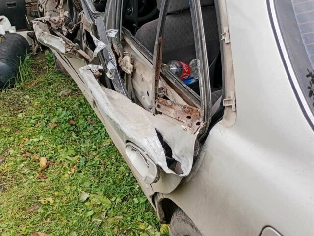 Сірий Хендай Соната, об'ємом двигуна 2 л та пробігом 187 тис. км за 1100 $, фото 13 на Automoto.ua