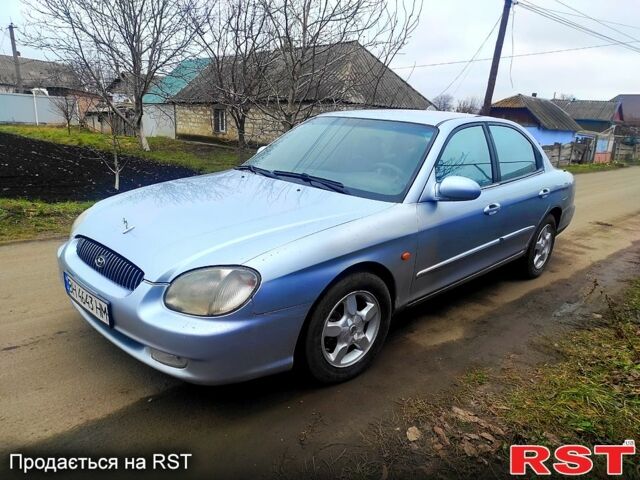 Серый Хендай Соната, объемом двигателя 2 л и пробегом 250 тыс. км за 2350 $, фото 1 на Automoto.ua