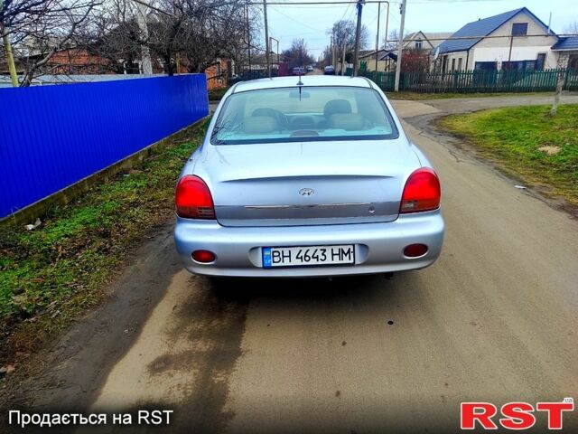 Серый Хендай Соната, объемом двигателя 2 л и пробегом 250 тыс. км за 2350 $, фото 3 на Automoto.ua