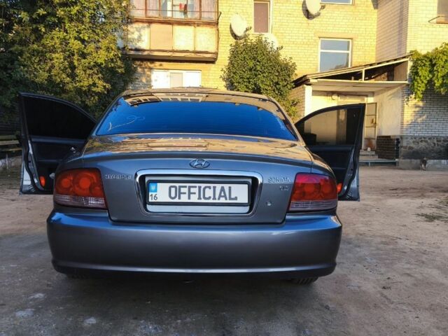 Серый Хендай Соната, объемом двигателя 2 л и пробегом 236 тыс. км за 3700 $, фото 4 на Automoto.ua