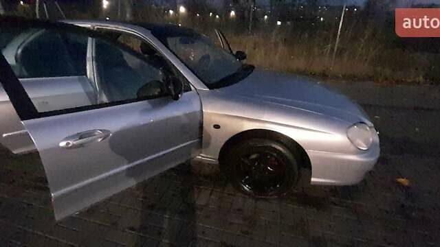 Серый Хендай Соната, объемом двигателя 2 л и пробегом 317 тыс. км за 3100 $, фото 1 на Automoto.ua