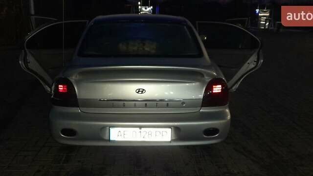 Серый Хендай Соната, объемом двигателя 2 л и пробегом 317 тыс. км за 3100 $, фото 5 на Automoto.ua