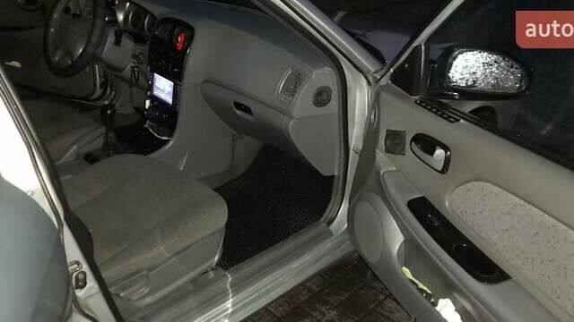 Серый Хендай Соната, объемом двигателя 2 л и пробегом 317 тыс. км за 3100 $, фото 8 на Automoto.ua