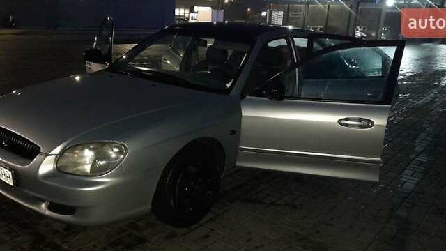 Серый Хендай Соната, объемом двигателя 2 л и пробегом 317 тыс. км за 3100 $, фото 2 на Automoto.ua