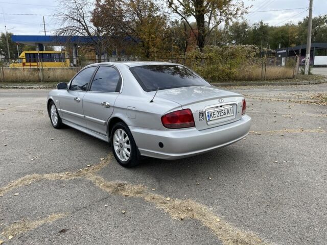 Серый Хендай Соната, объемом двигателя 2 л и пробегом 370 тыс. км за 3000 $, фото 3 на Automoto.ua