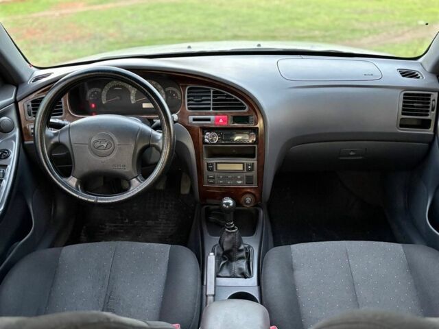 Сірий Хендай Соната, об'ємом двигуна 1.6 л та пробігом 270 тис. км за 1950 $, фото 7 на Automoto.ua