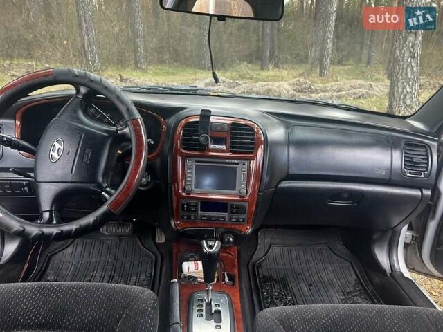 Сірий Хендай Соната, об'ємом двигуна 2 л та пробігом 281 тис. км за 3400 $, фото 12 на Automoto.ua