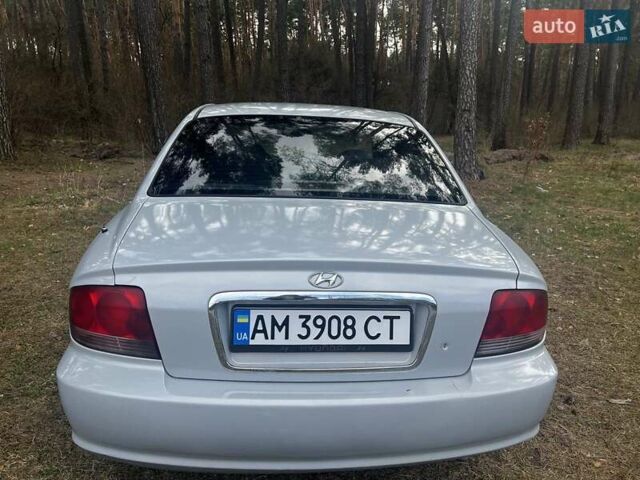 Сірий Хендай Соната, об'ємом двигуна 2 л та пробігом 281 тис. км за 3400 $, фото 25 на Automoto.ua