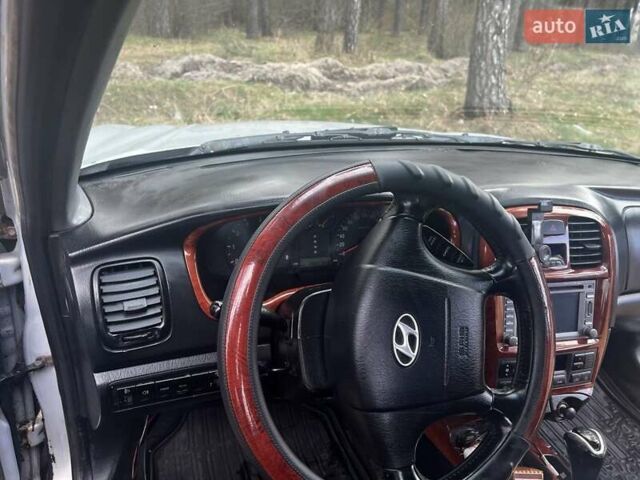 Сірий Хендай Соната, об'ємом двигуна 2 л та пробігом 281 тис. км за 3400 $, фото 14 на Automoto.ua
