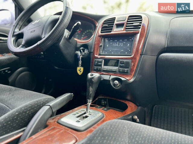 Сірий Хендай Соната, об'ємом двигуна 2 л та пробігом 255 тис. км за 2999 $, фото 34 на Automoto.ua