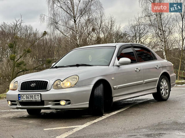 Сірий Хендай Соната, об'ємом двигуна 2 л та пробігом 255 тис. км за 2999 $, фото 5 на Automoto.ua