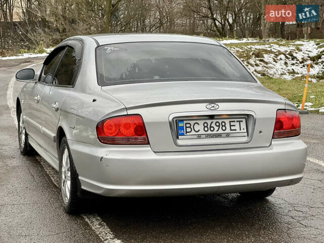 Сірий Хендай Соната, об'ємом двигуна 2 л та пробігом 255 тис. км за 2999 $, фото 12 на Automoto.ua