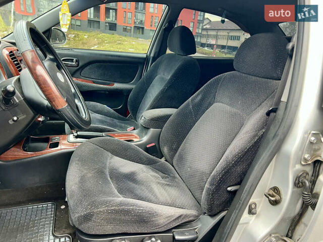 Сірий Хендай Соната, об'ємом двигуна 2 л та пробігом 255 тис. км за 2999 $, фото 25 на Automoto.ua