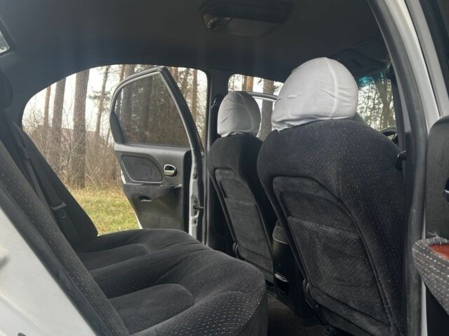 Сірий Хендай Соната, об'ємом двигуна 2 л та пробігом 281 тис. км за 3200 $, фото 2 на Automoto.ua