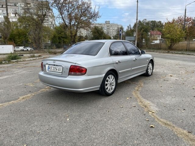 Серый Хендай Соната, объемом двигателя 2 л и пробегом 370 тыс. км за 3000 $, фото 2 на Automoto.ua