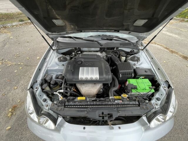 Серый Хендай Соната, объемом двигателя 2 л и пробегом 370 тыс. км за 3000 $, фото 7 на Automoto.ua