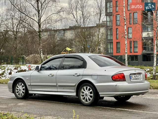 Сірий Хендай Соната, об'ємом двигуна 2 л та пробігом 255 тис. км за 2999 $, фото 15 на Automoto.ua