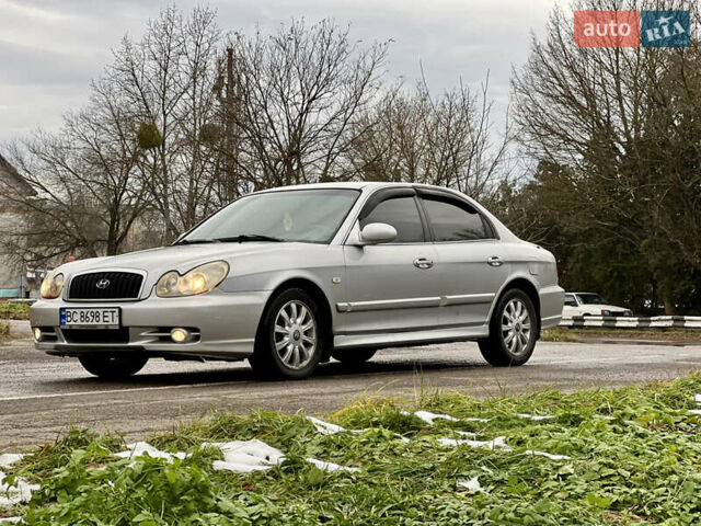 Сірий Хендай Соната, об'ємом двигуна 2 л та пробігом 255 тис. км за 2999 $, фото 10 на Automoto.ua