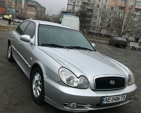 Серый Хендай Соната, объемом двигателя 2 л и пробегом 390 тыс. км за 4200 $, фото 1 на Automoto.ua