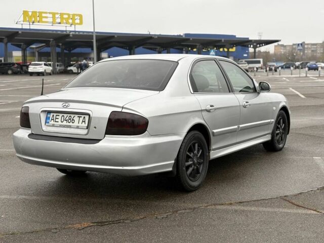 Серый Хендай Соната, объемом двигателя 2 л и пробегом 330 тыс. км за 2800 $, фото 2 на Automoto.ua