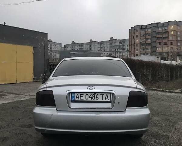 Серый Хендай Соната, объемом двигателя 2 л и пробегом 390 тыс. км за 4200 $, фото 7 на Automoto.ua