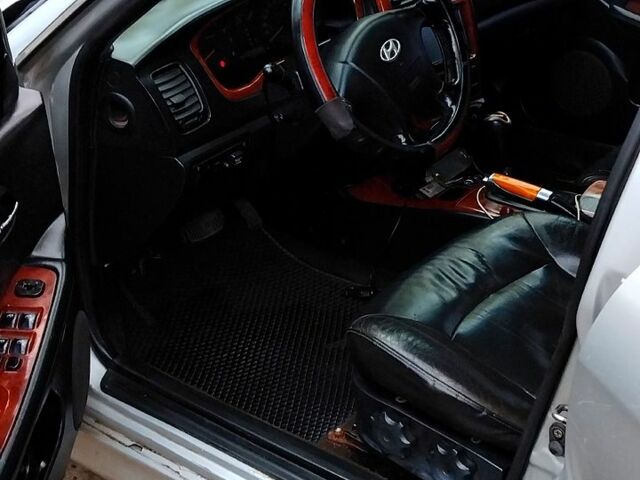 Серый Хендай Соната, объемом двигателя 2 л и пробегом 0 тыс. км за 3800 $, фото 3 на Automoto.ua