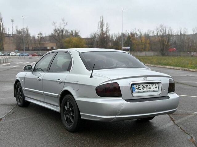 Серый Хендай Соната, объемом двигателя 2 л и пробегом 330 тыс. км за 2800 $, фото 4 на Automoto.ua