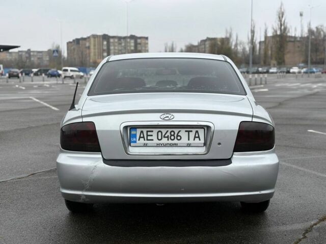 Серый Хендай Соната, объемом двигателя 2 л и пробегом 330 тыс. км за 2800 $, фото 3 на Automoto.ua
