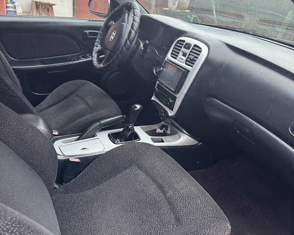 Серый Хендай Соната, объемом двигателя 2 л и пробегом 270 тыс. км за 1699 $, фото 9 на Automoto.ua