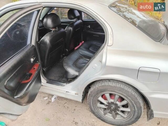 Серый Хендай Соната, объемом двигателя 2 л и пробегом 40 тыс. км за 3800 $, фото 2 на Automoto.ua